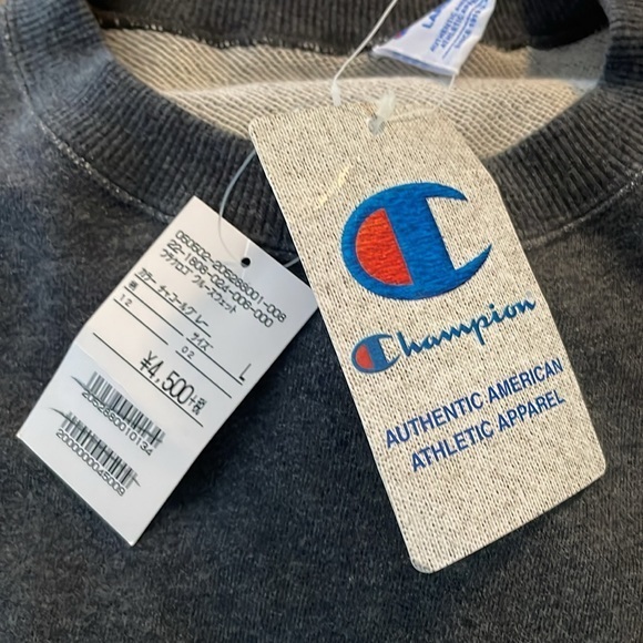 Champion Grey Crew Neck Sweatshirt Pullover NWT Size Large - Picture 9 of 9